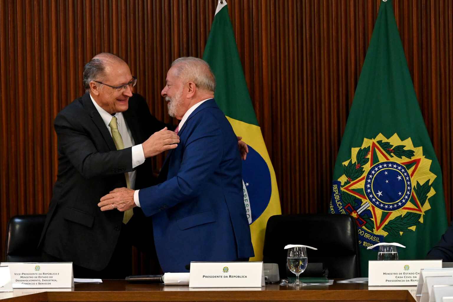 Lula endossará a reeleição da petista Margarida Salomão, que hoje lidera pesquisas internas. Já Alckmin estará ao lado do deputado estadual Noraldino Jr (PSB)