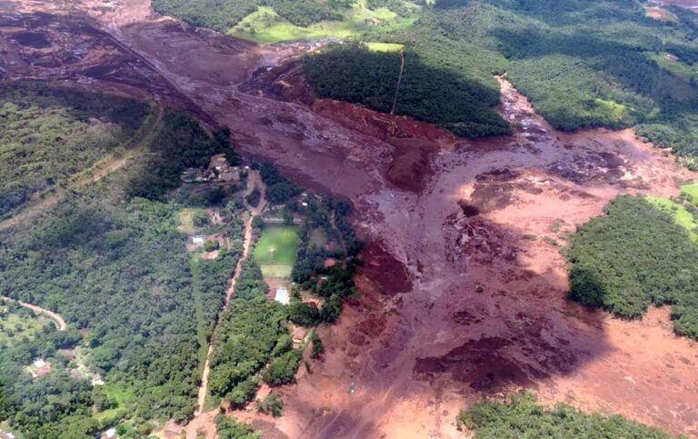 Área atingida pela lama de rejeitos que desceu da barragem da mina Córrego do Feijão, em Brumadinho, em 25 de janeiro de 2019