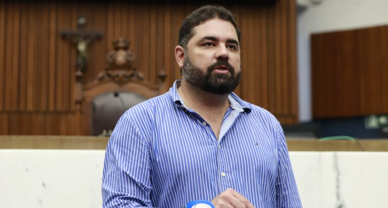 Vereador Bruno Miranda (PDT), líder do Governo na Câmara Municipal, durante reunião ordinária