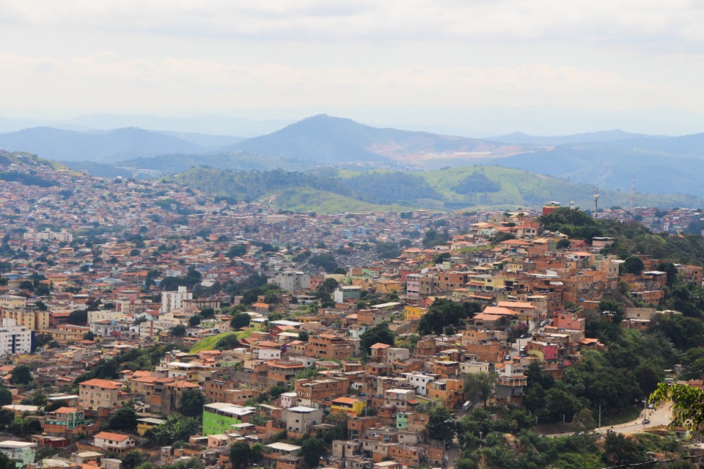 Vista panorâmica do Aglomerado da Serra, o maior conjunto de vilas e favelas de Minas Gerais