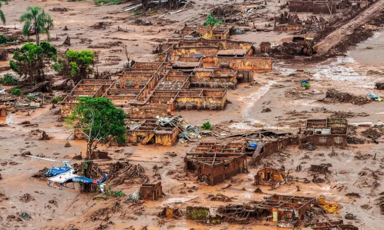 O rompimento da barragem de Fundão, em Mariana, matou 19 pessoas e gerou um dano ambiental ainda incalculável.