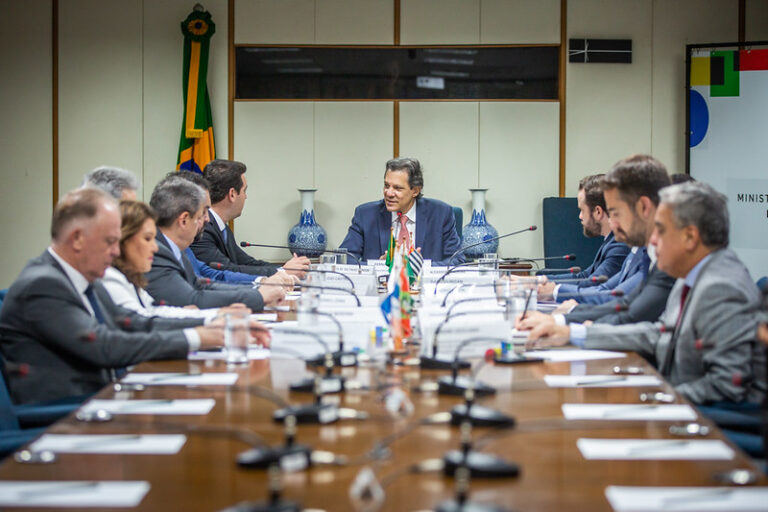 Nesta terça-feira (26), o ministro Fernando Haddad chegou a sinalizar interesse na federalização das empresas, principalmente da CEMIG e da Codemig, em reunião com a equipe do governador Romeu Zema