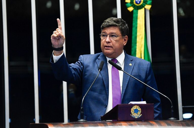 Senador Carlos Viana busca partido para concorrer à Prefeitura de Belo Horizonte