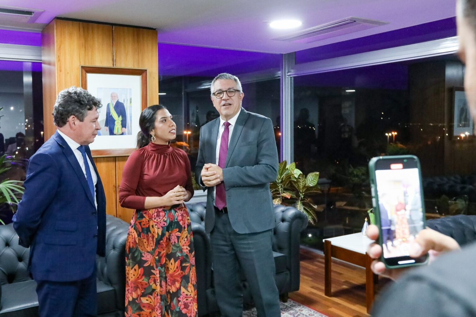 Carol Bernardeli ao lado do ministro Alexandre Padilha e do deputado federal Reginaldo Lopes