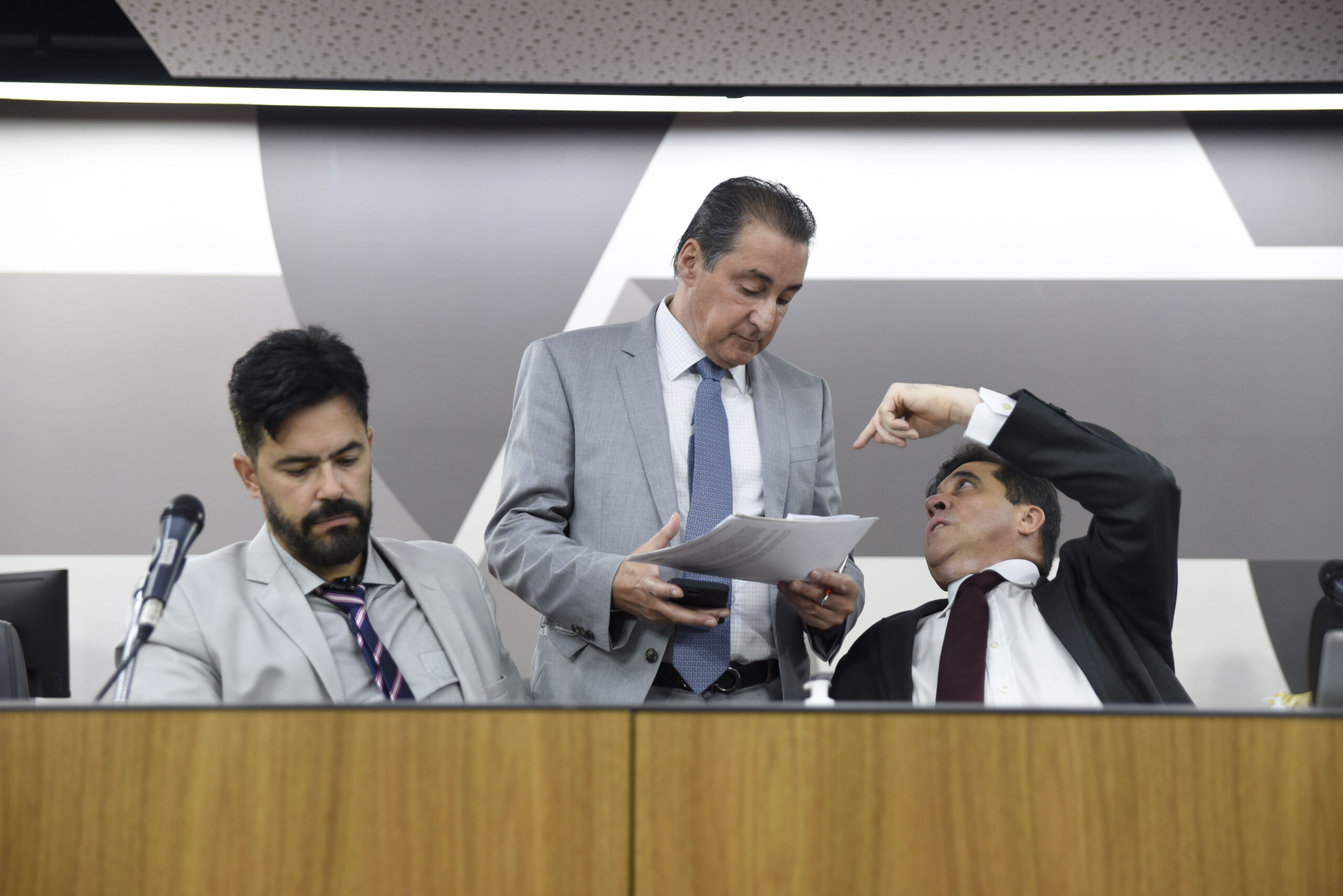Líder de Zema na ALMG nega problemas com oposição; vetos devem ser votados na quarta