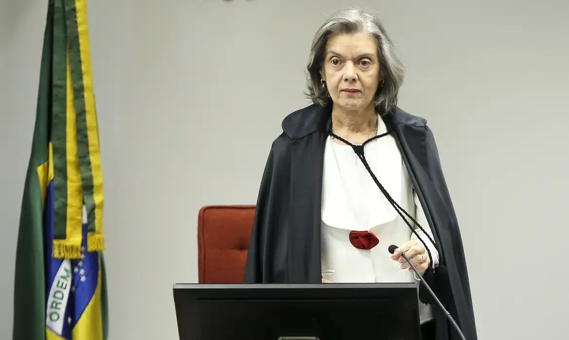 Ministra Cármen Lúcia, do Supremo Tribunal Federal (STF), na posse como ministra efetiva do Tribunal Superior Eleitora (TSE)