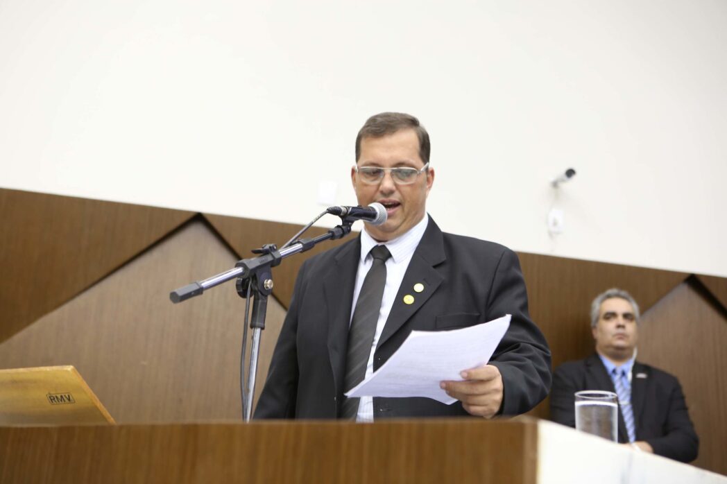Ex-vereador de BH se filia a seis partidos no mesmo dia, escolhe um e depois muda novamente