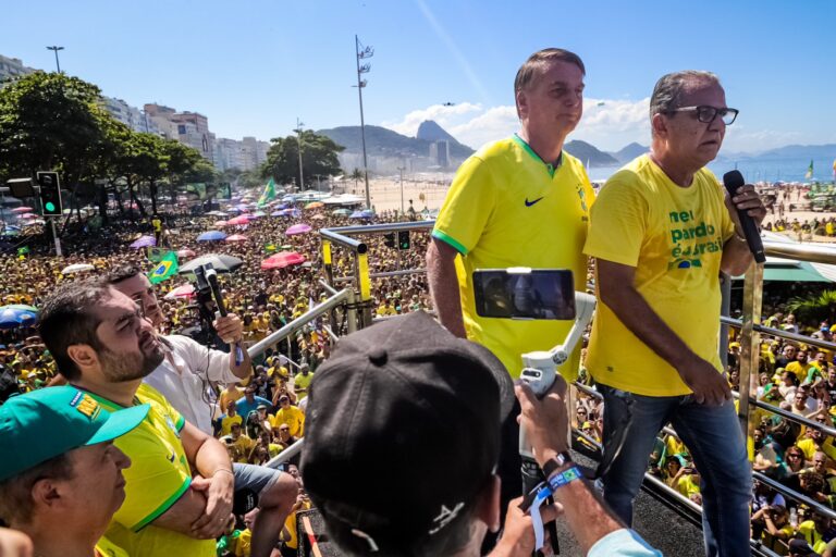 Jair Bolsonaro e Silas Malafaia em comício em Copacabana