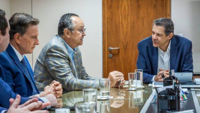 Marcelo Crivella, Silas Câmara e Fernando Haddad em reunião