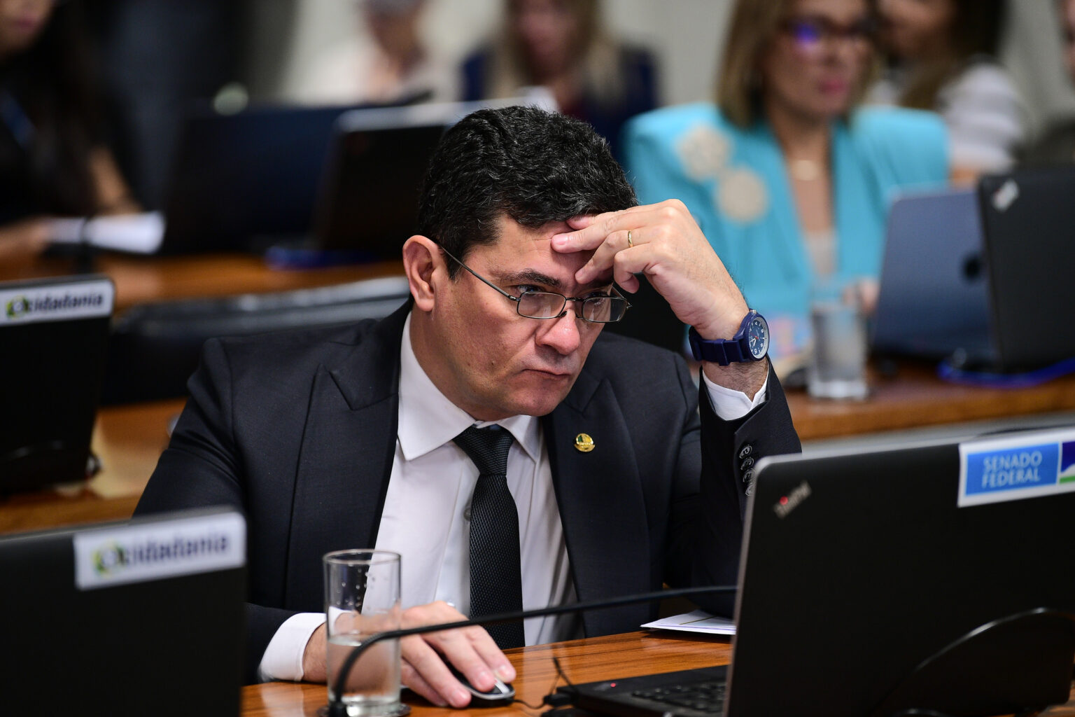 Senador Sergio Moro em comissão no Senado