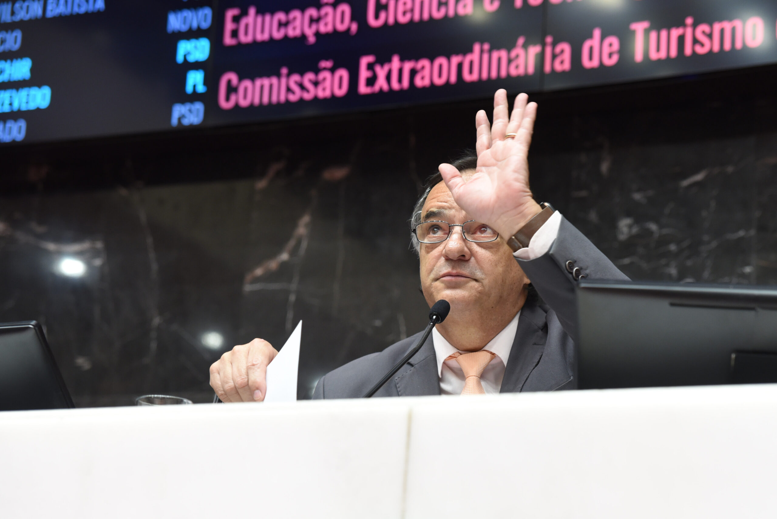 A sondagem de Mauro Tramonte a um marqueteiro de BH