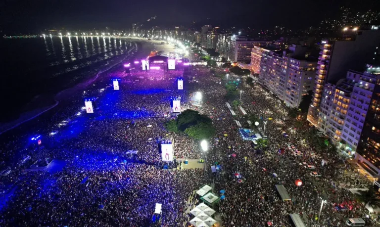 Madonna faz show apoteótico nas areias de Copacabana