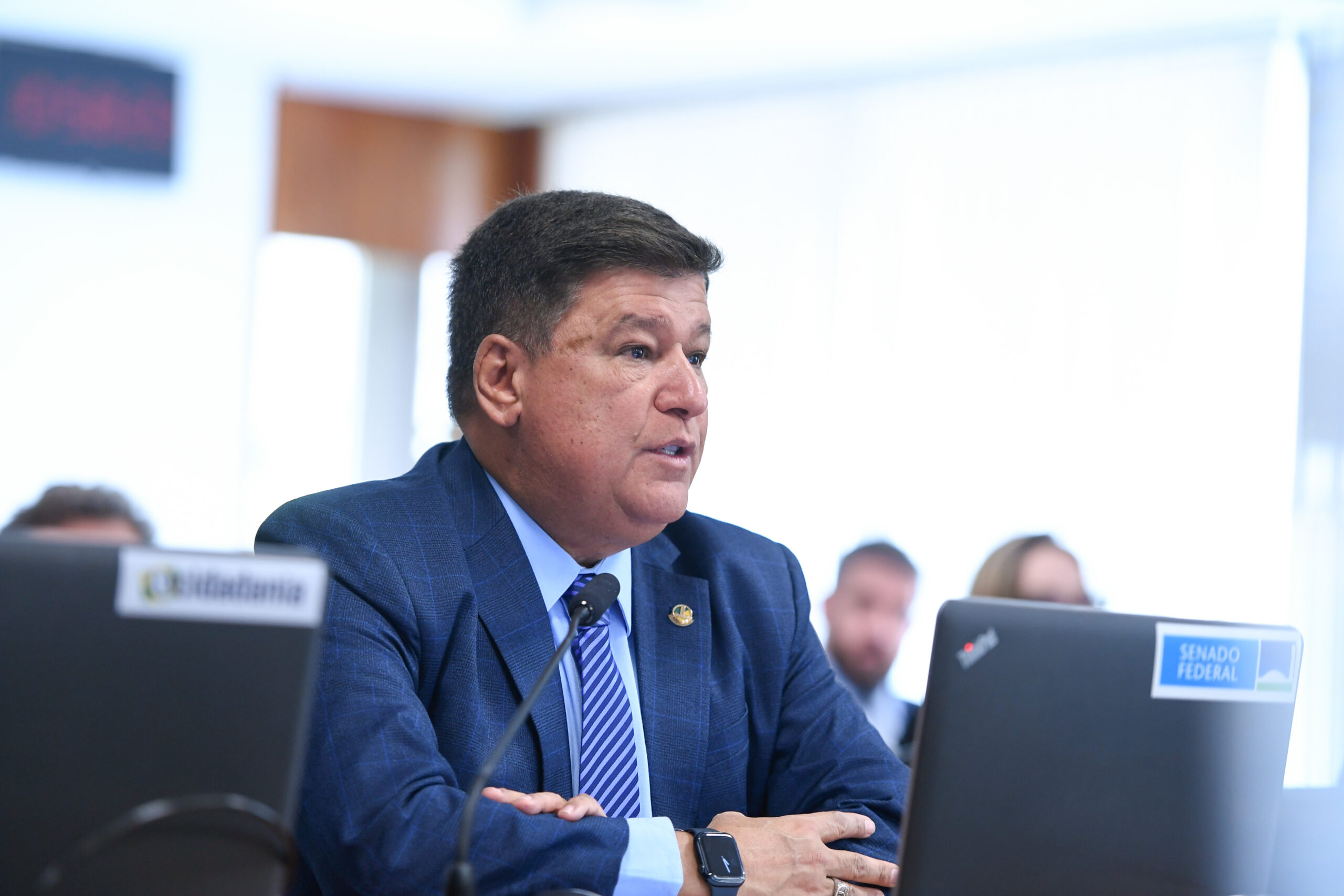 Carlos Viana adia licença de mandato do Senado