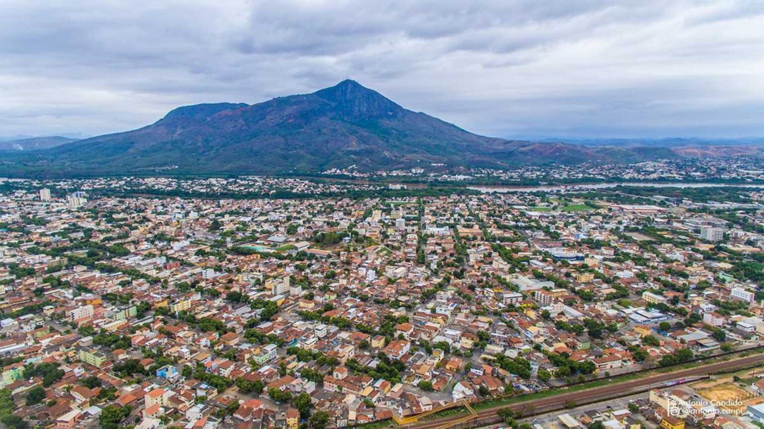 Foto fornece a visão panorâmica da cidade de Governador Valadares