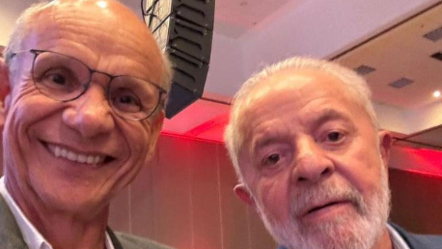 O ex-prefeito de Betim, Jésus Lima, posa para foto com Lula