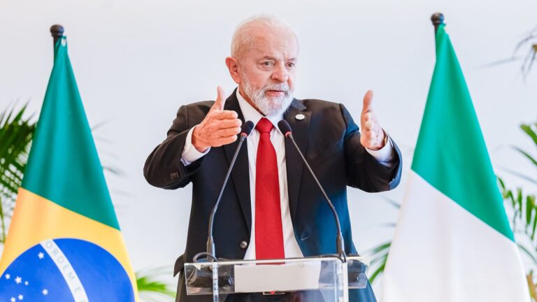 Lula concede entrevista na Itália