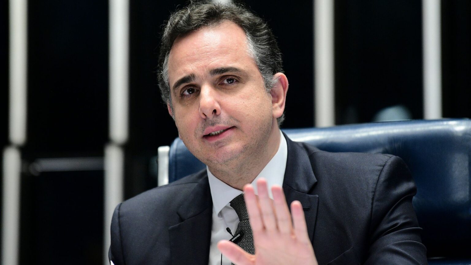 O presidente do Senado Federal, Rodrigo Pacheco, conduz sessão plenária.