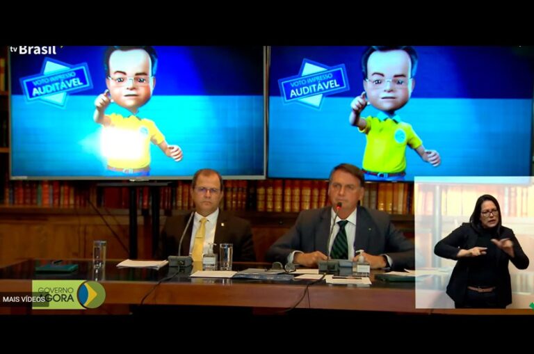Jair Bolsonaro na 'live da fraude' em 2021