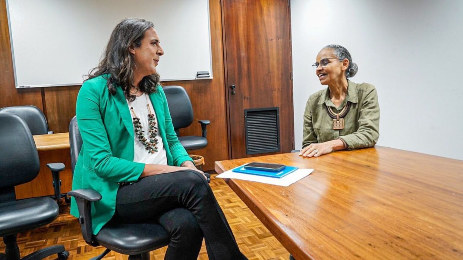 Duda Salabert durante reunião com Marina Silva