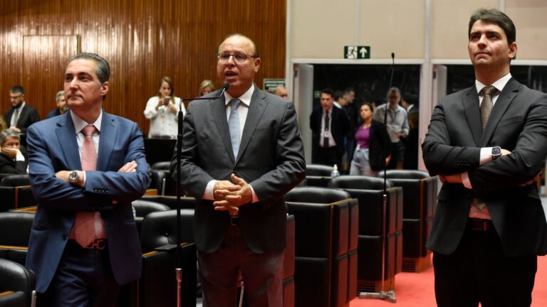 Os deputados João Magalhães, Gil Pereira e Cássio Soares.