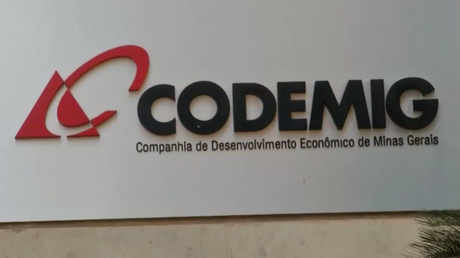 Foto mostra fachada da Codemig