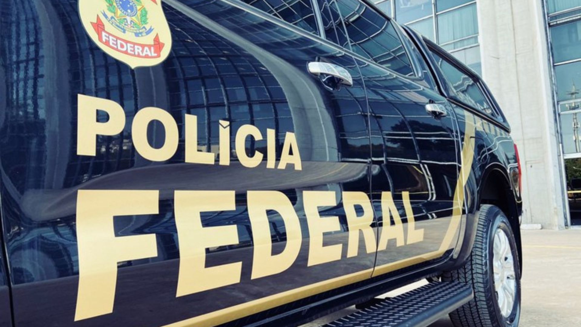 Policial alvo da PF em MG abastecia influencers com ataques a políticos