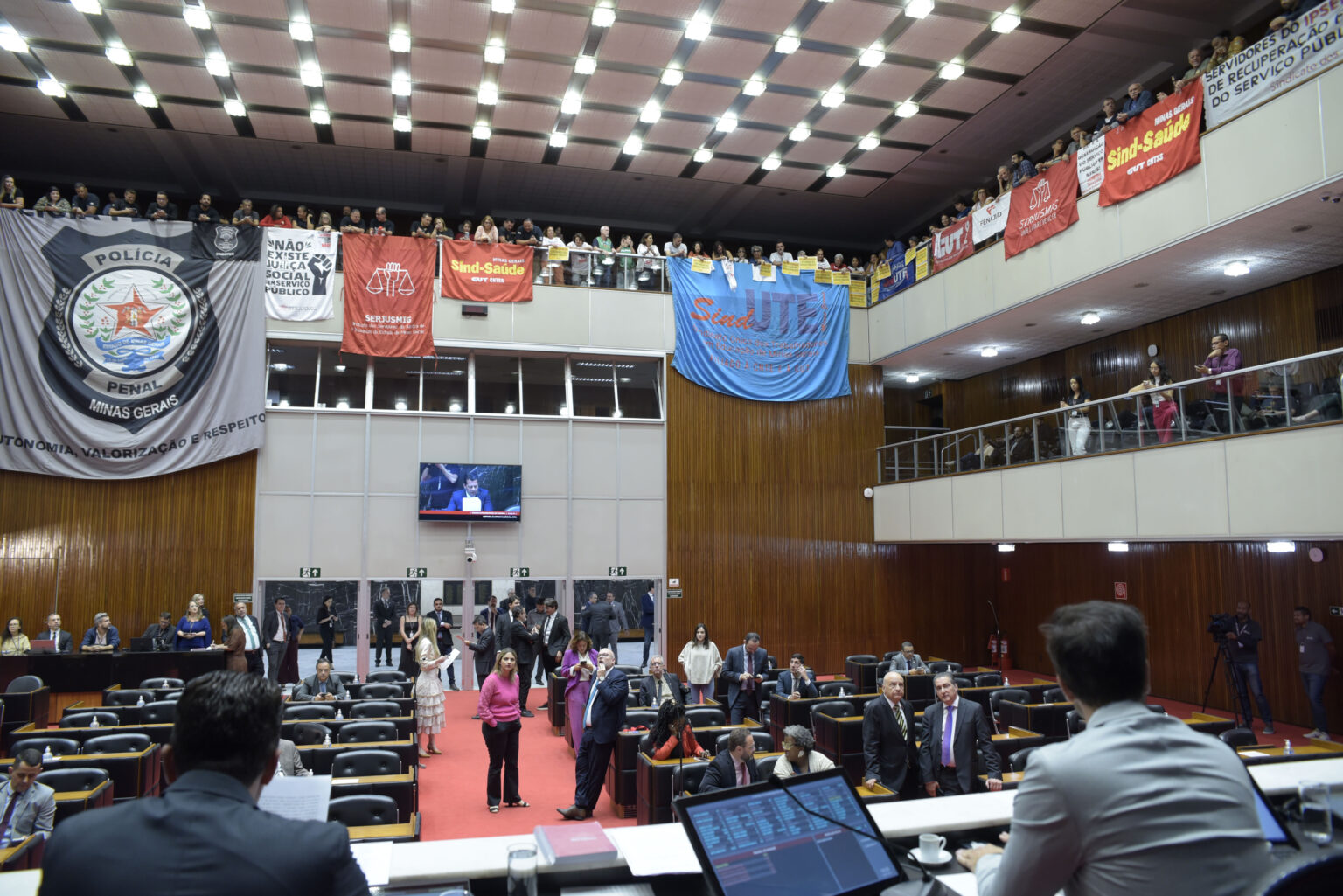 Falta de quórum abreviou reunião plenária da ALMG nesta segunda (15).