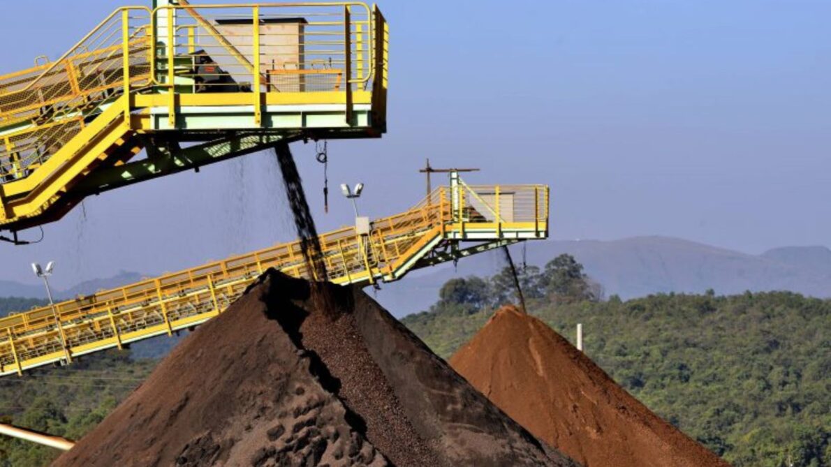 Usiminas vai paralisar planta e cortar 30% da produção de minério de ferro