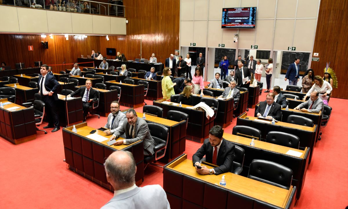 Foto mostra o plenário da ALMG