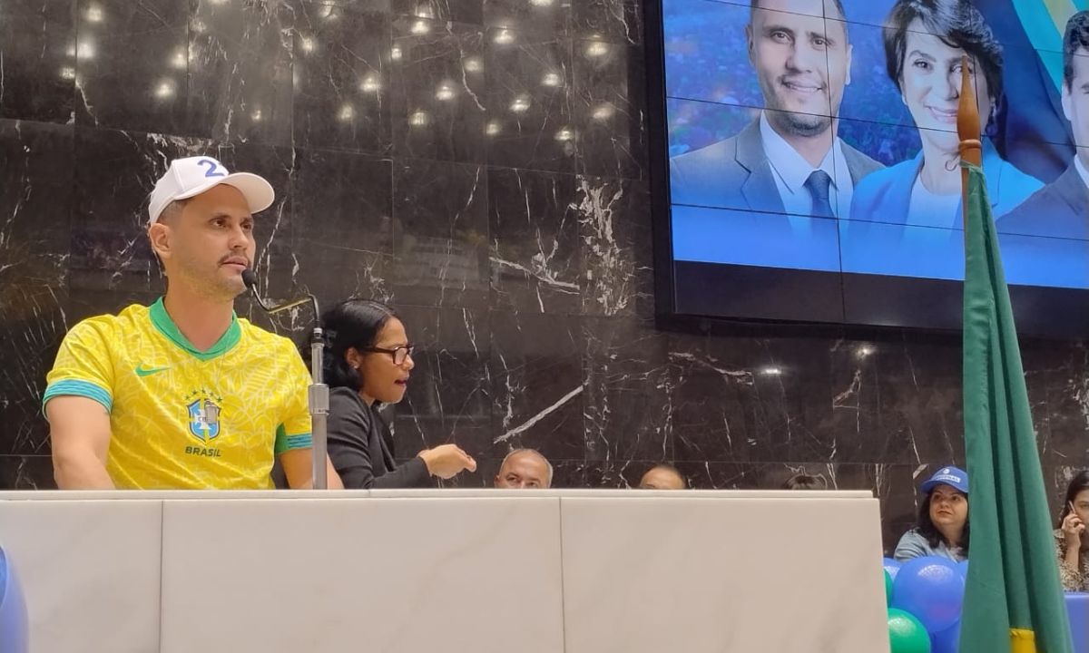 Cleitinho Azevedo durante a convenção do PL