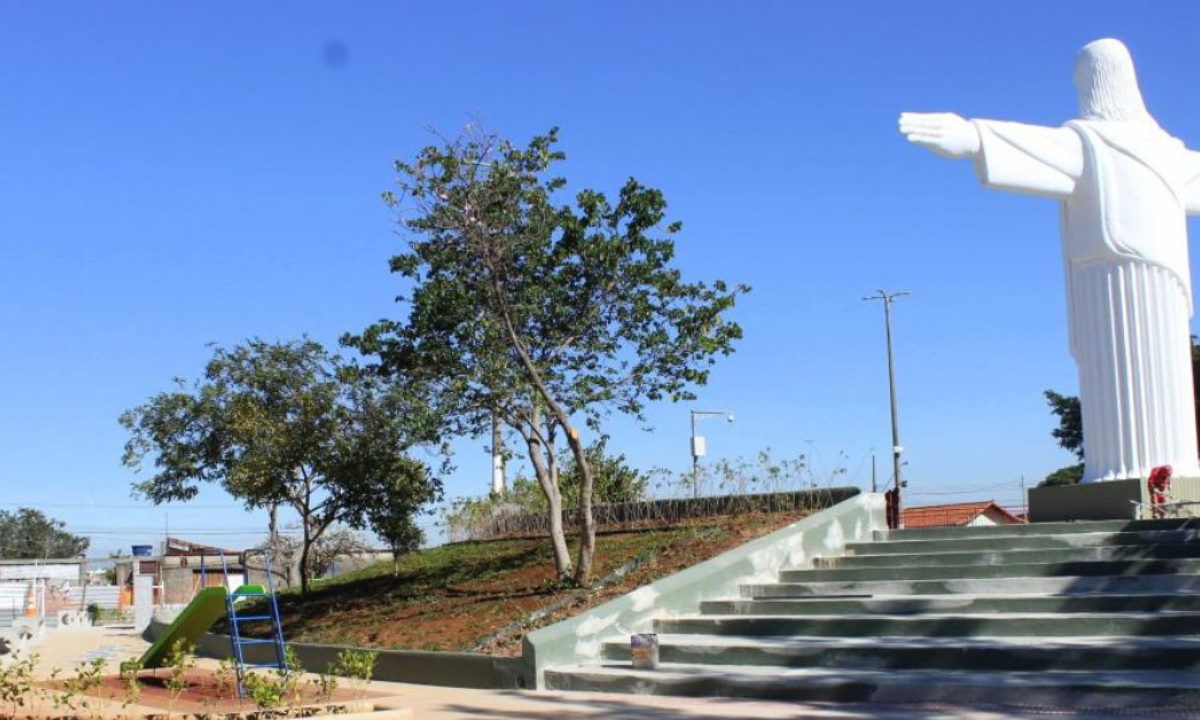 Foto mostra a Praça do Cristo Redentor, no Barreiro