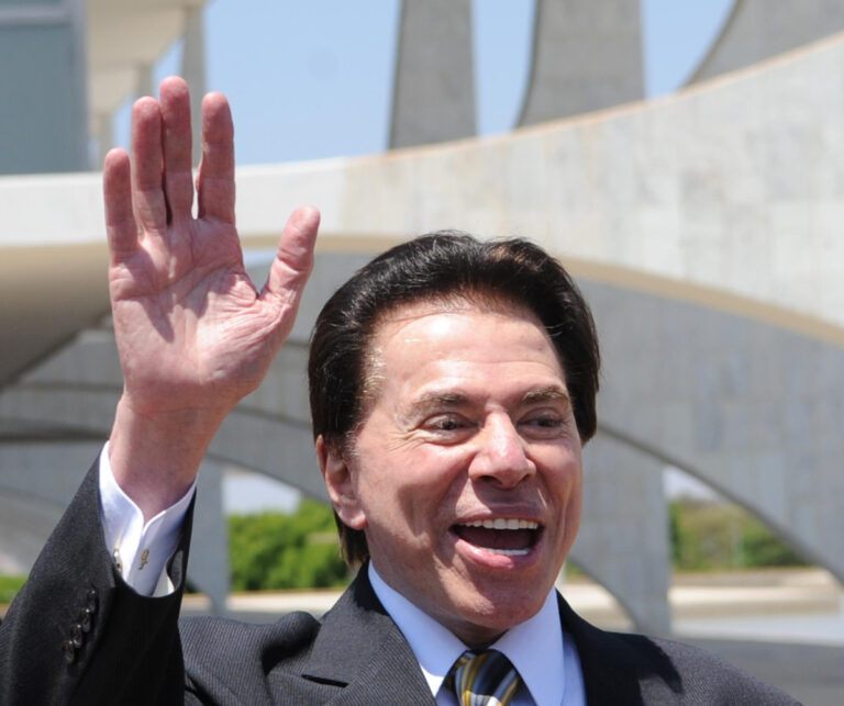 Silvio Santos deixa o Palácio do Planalto após reunião com Lula