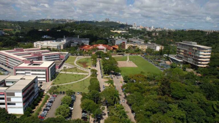 Vista aérea das instalações da UFMG na Pampulha.