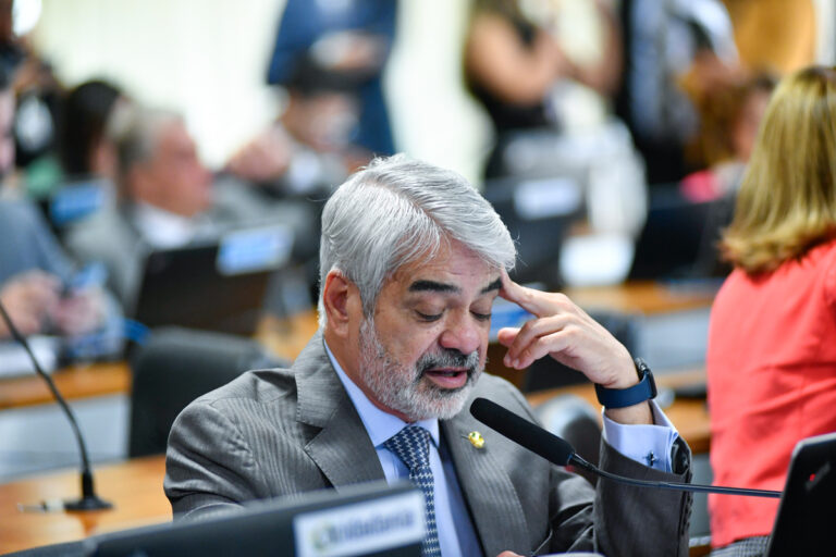 Humberto Costa na CCJ do Senado