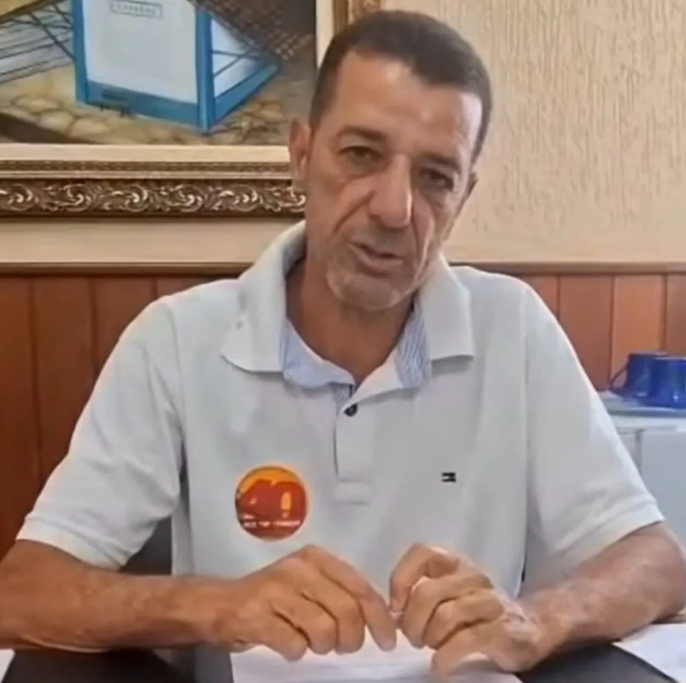 Prefeito de Raposos usa gabinete da prefeitura para gravar vídeo de apoio a candidato aliado