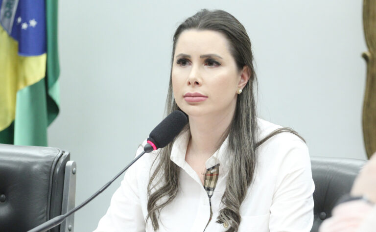 Deputada Caroline de Toni na CCJ