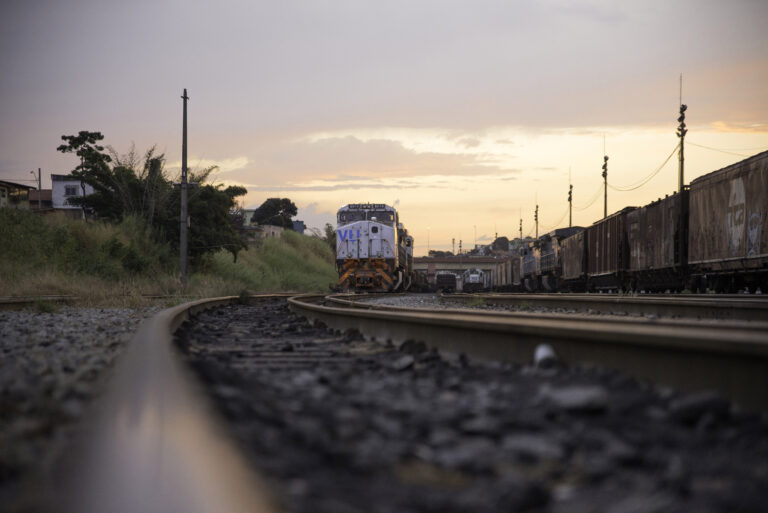 Há possibilidade que a VLI desative algumas linhas férreas em MG, o que prejudicaria o escoamento da produção mineira. Foto: Divulgação