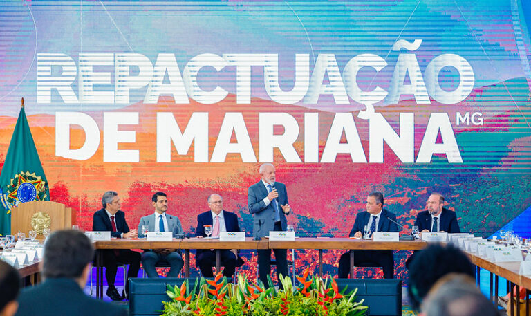 No horário em que a cerimônia de assinatura da repactuação acontecia, a ministra participava de uma roda de debates da Força-tarefa para Mobilização Global contra a Mudança do Clima. Foto: Planalto