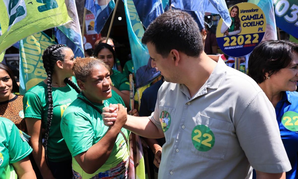 O deputado estadual Bruno Engler em ato de campanha