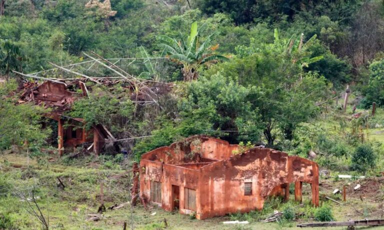 Foto mostra o distrito de Bento Rodrigues