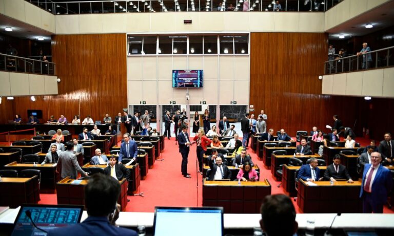 Foto mostra o plenário a ALMG