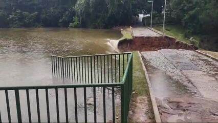 O rompimento causou o esvaziamento completo da lagoa, que possui área equivalente a 14 campos de futebol. Foto: Reprodução