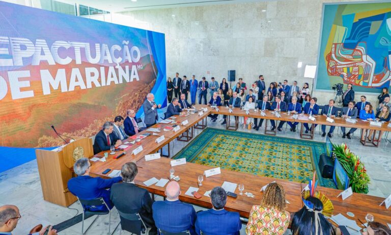 Acordo de repactuação de Mariana foi fechado no mês passado.