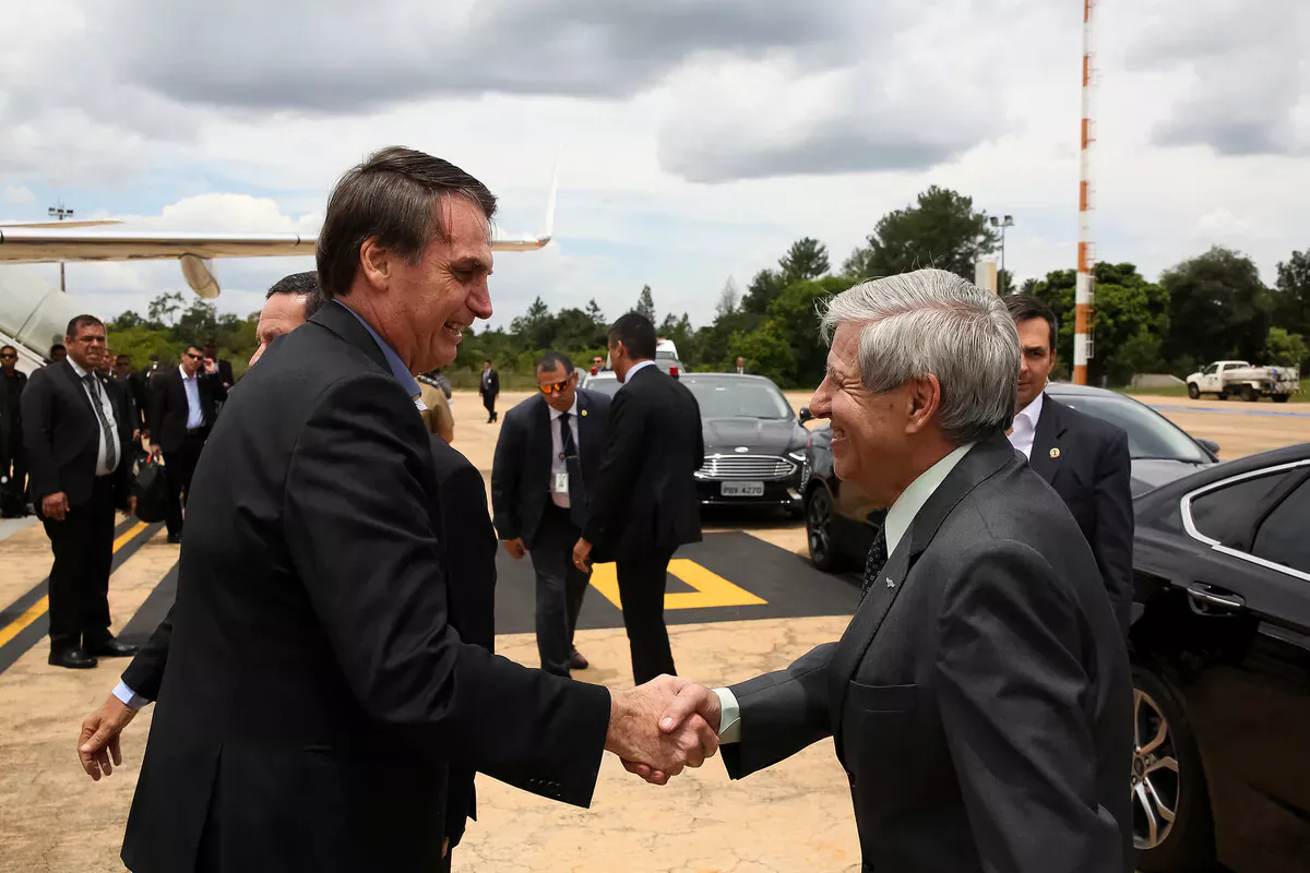 Jair Bolsonaro cumprimenta General Heleno