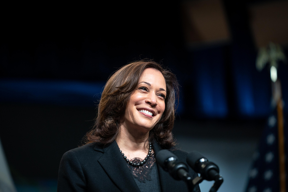 Kamala Harris sorrindo