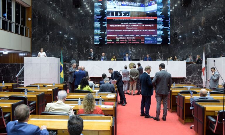 Foto mostra o plenário da Assembleia