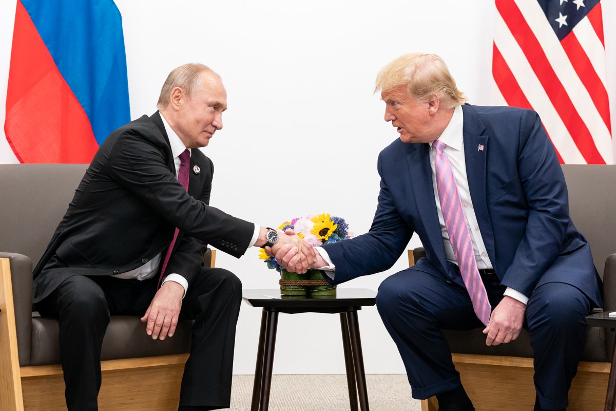 Vladimir Putin e Donald Trump no G20 no Japão, em 2019