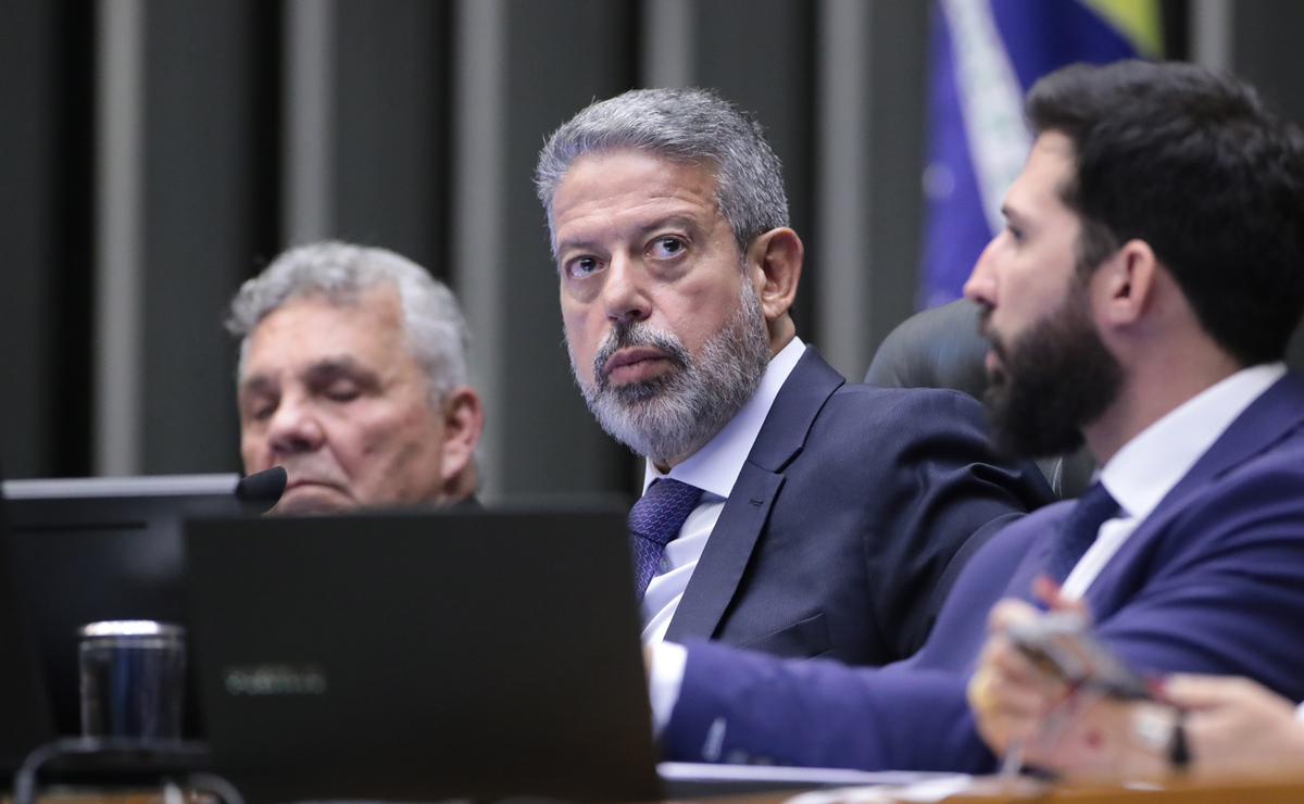 Arthur Lira presidindo o plenário da Cãmara