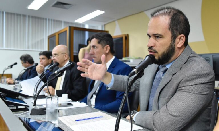 O deputado estadual Enes Candido