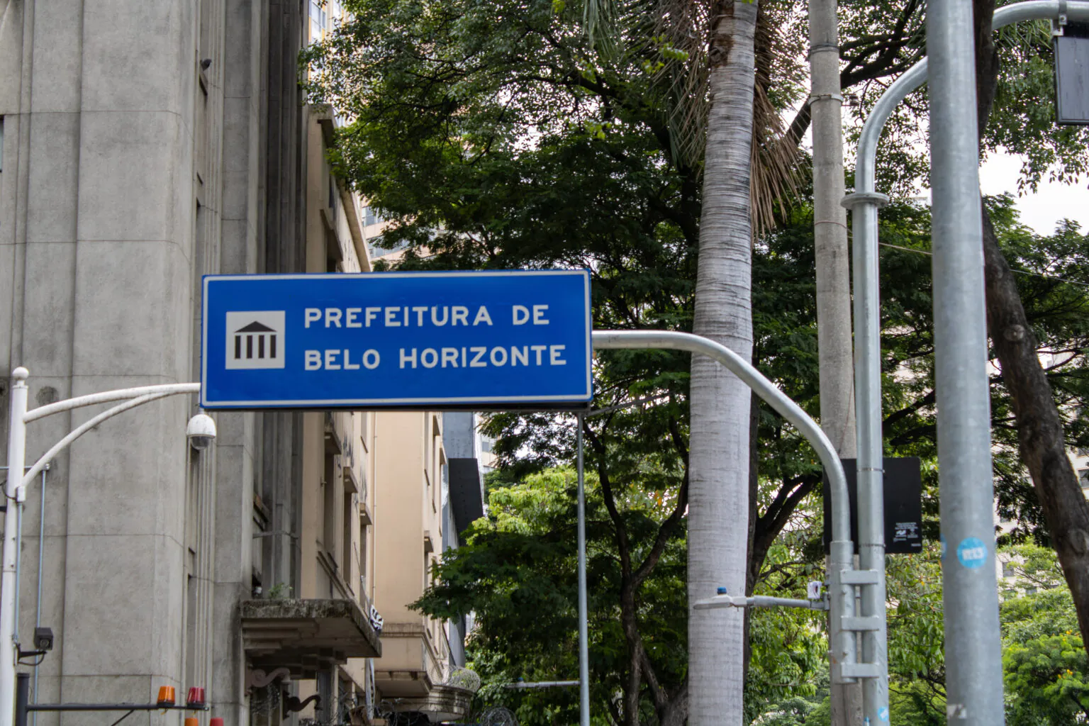 Foto mostra sede da Prefeitura de BH